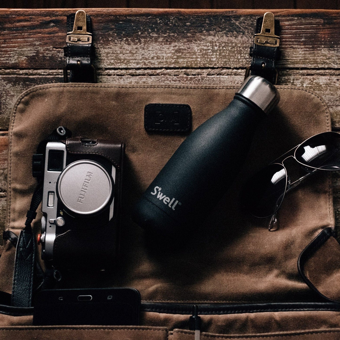 original-bottle-9oz-o2 Swell-Water-Bottle-9oz-Black-Onyx-LifeStyle.jpg
