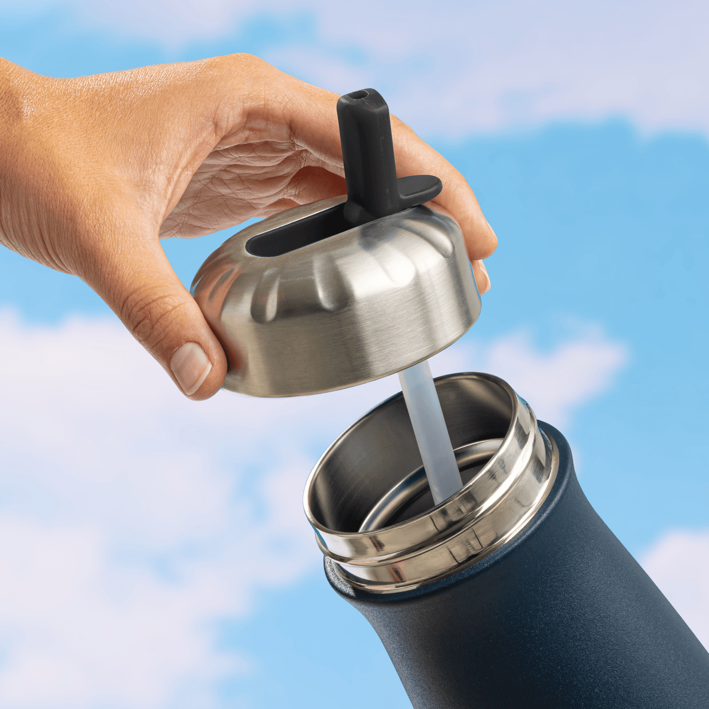 traveler-flip-straw-lid-f2 Swell_Flip_Straw_Cap_Traveler-Straw-Down-Bottle-1.png