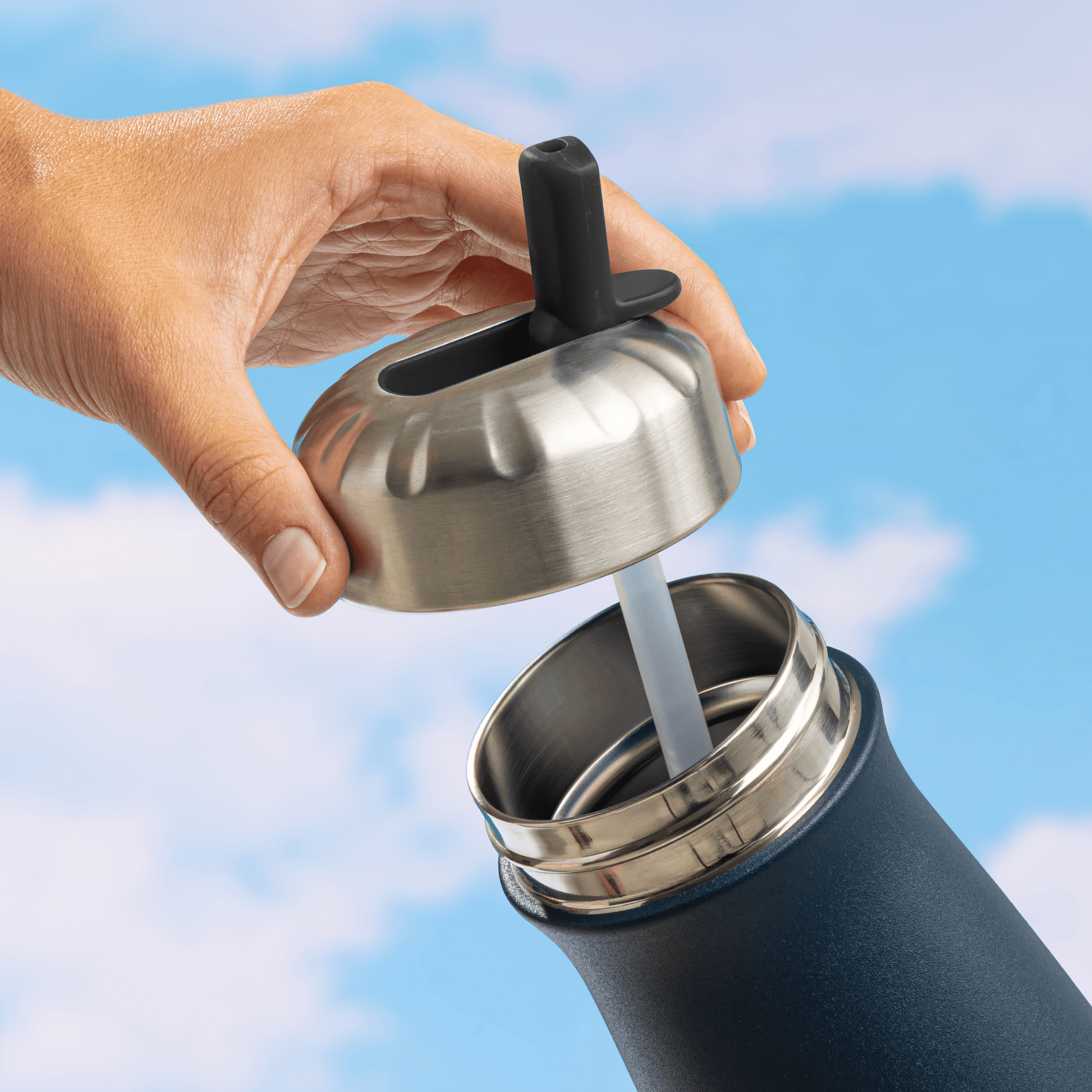 traveler-flip-straw-lid-f2 Swell_Flip_Straw_Cap_Traveler-Straw-Down-Bottle-1.png
